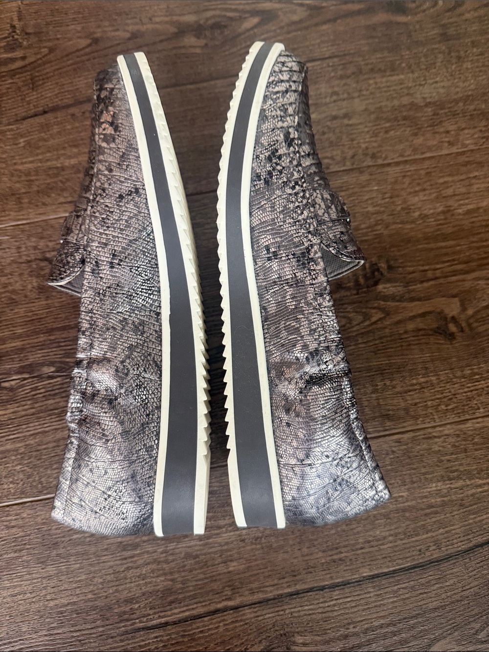 Naturalizer NWOT Metallic Silver Croc-Texture Slip-Ons 8 - Picture 6 of 9